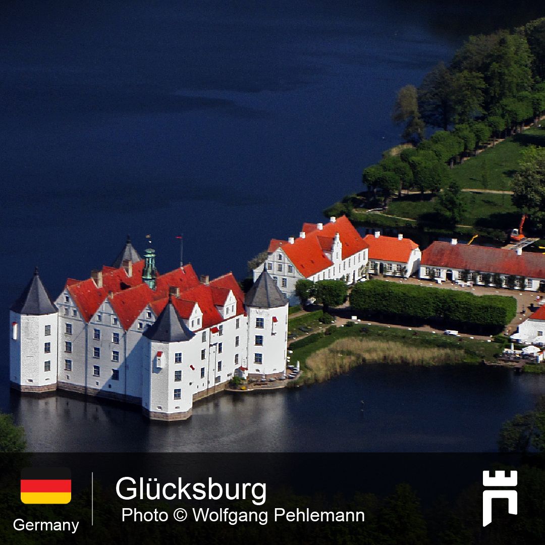 gluecksburg-castle